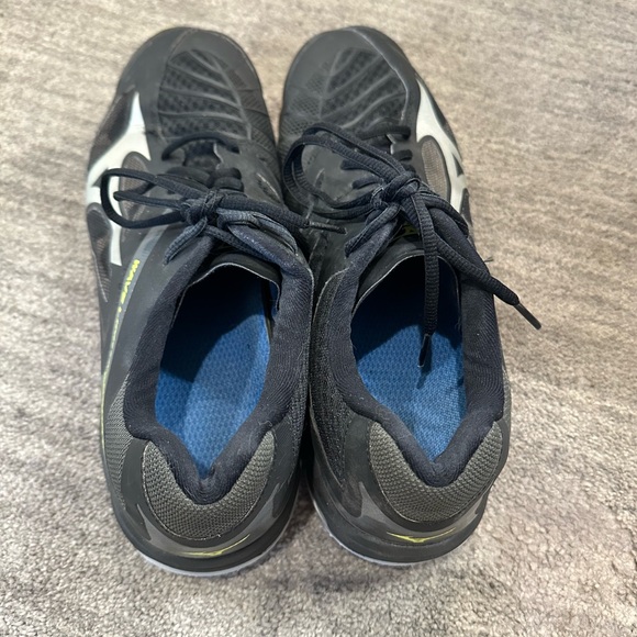 Mizuno Volleyball Shoes (Sz 11.5) - Picture 4 of 5
